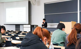 厚生労働省の池田陽平室長が経済学部現代応用経済学科「非営利組織論」の講義に登壇しました