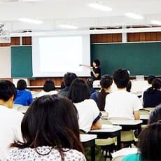 オープンキャンパスでの中野香織准教授の模擬講義