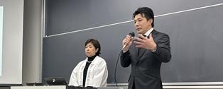 株式会社　獺祭　松藤直也さん、原田美佳さんによるゲスト講義